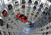 Mercato auto: l’Europa va veloce