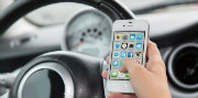 Stop al cellulare e ai selfie alla guida