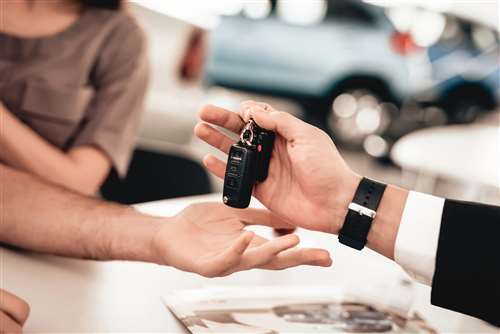 auto, l'europa accelera sull'elettrico ma l'italia resta indietro
