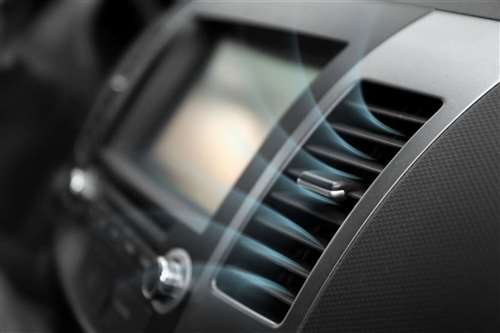Climatizzatore acceso in auto: ecco quando si rischia la sanzione