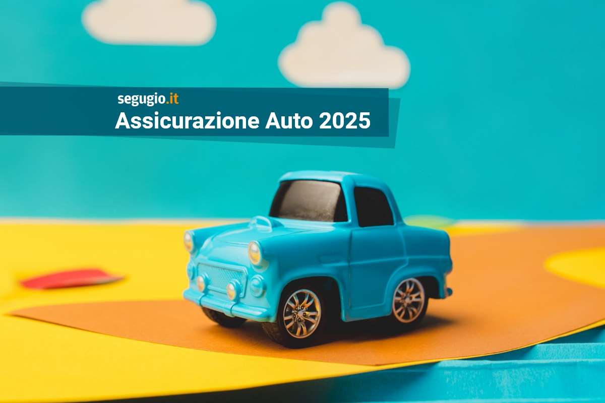 modellino di auto con sopra lo sfondo di un cielo