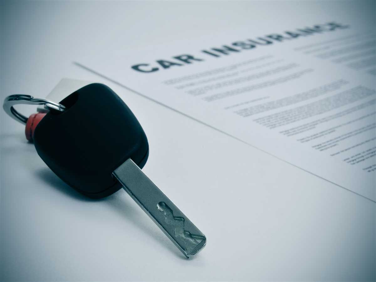 documento assicurativo e chiave dell'auto