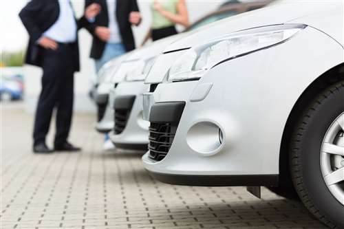Mercato auto, il 2024 inizia col botto