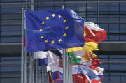 Mercato europeo: le auto continuano a vendersi