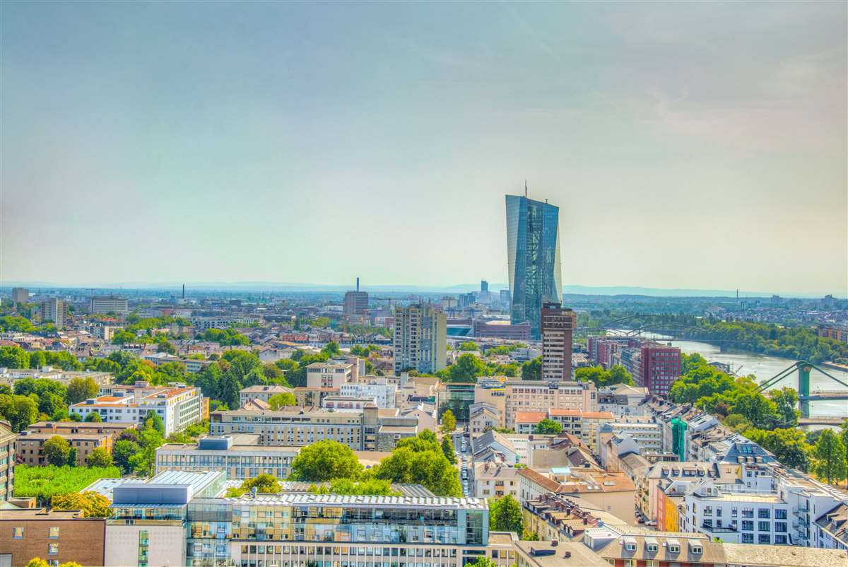 vista aerea di Francoforte dominata dal quartier generale della Bce