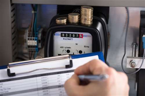 bollette e costi energetici mettono in difficoltà le imprese: come ridurre la spesa