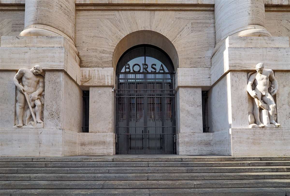 ingresso sede della Borsa di Milano