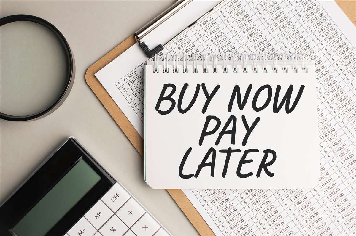diffusione buy now pay later scritta buy now pay later su un block notes