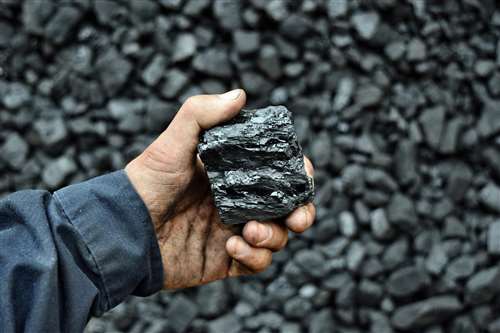 domanda mondiale di carbone verso un nuovo record nel 2026: pesa la crisi energetica