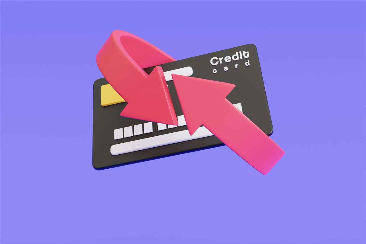 una carta di credito con delle frecce