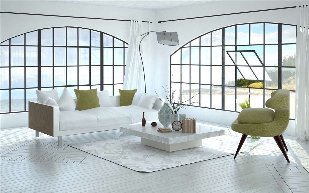 soggiorno con finestre panoramiche di una casa di lusso con arredamento di design