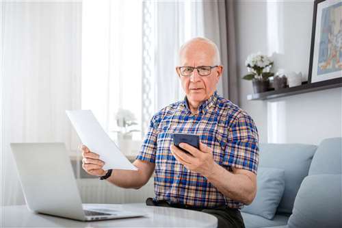 Bonus over 70: tutti gli sconti e le agevolazioni dedicate agli anziani