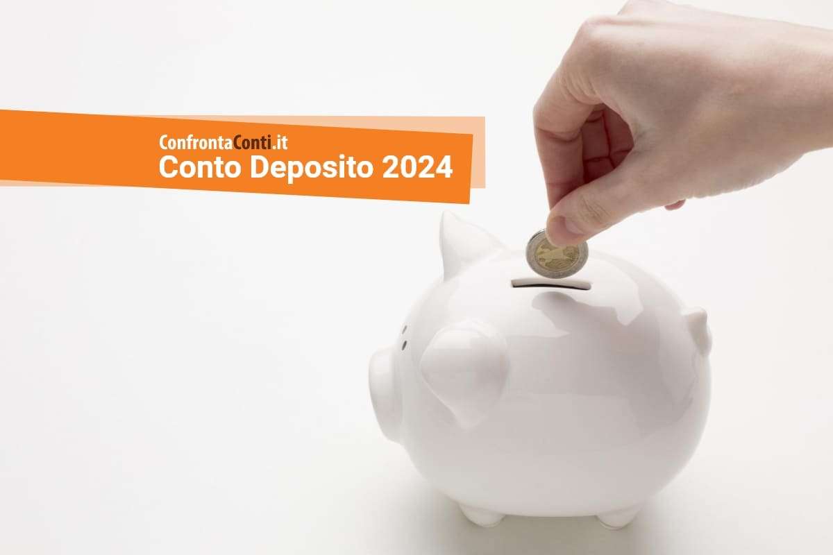 conto deposito giugno 2024 una mano inserisce una moneta in un salvadanaio
