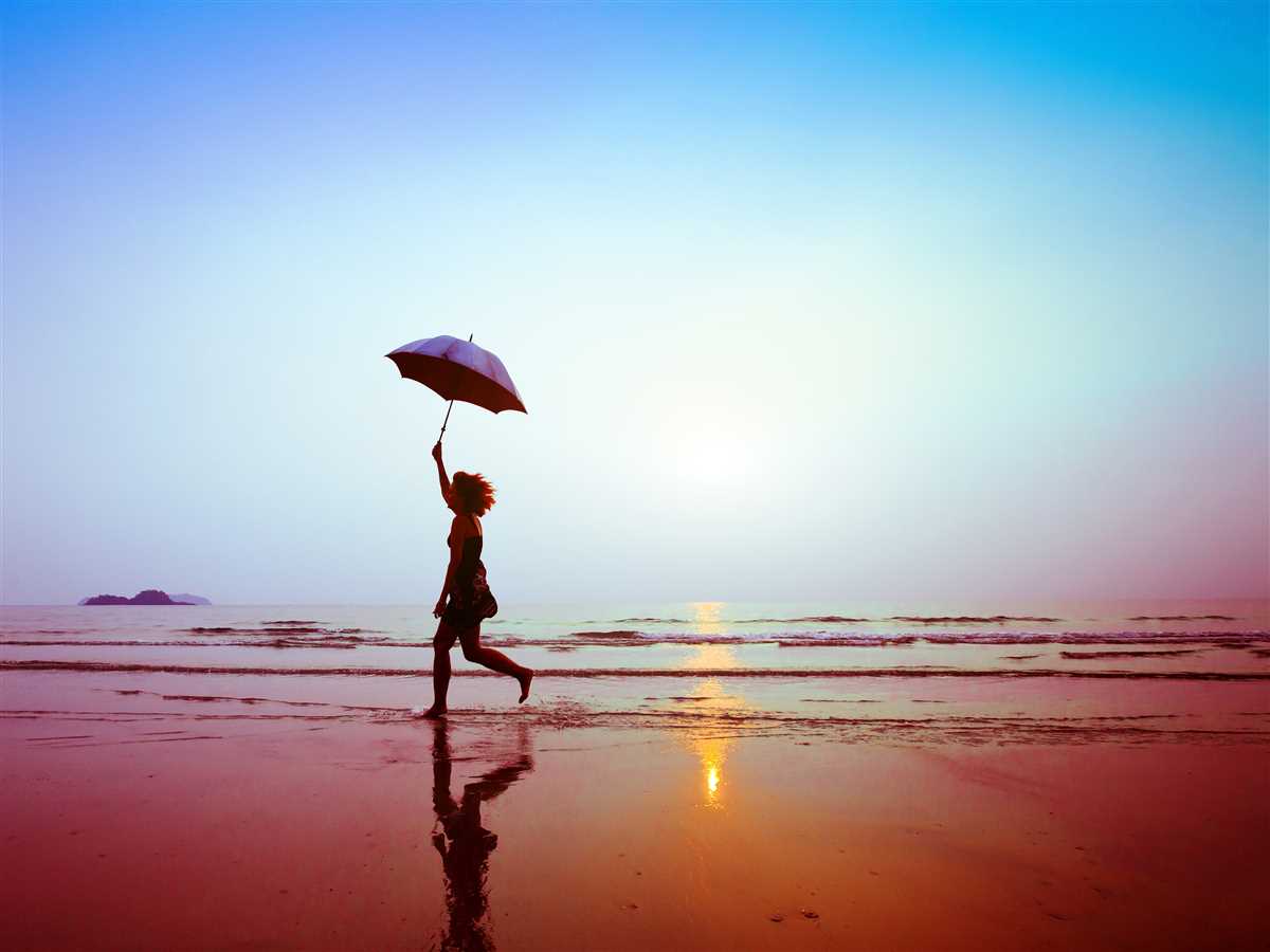 ragazza al tramonto con ombrello