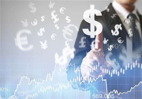 euro sotto pressione: cosa cambia per chi compra, viaggia o tiene soldi in valuta