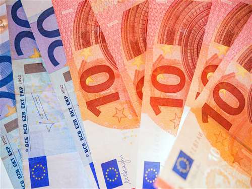 La crisi apre la caccia alla liquidità