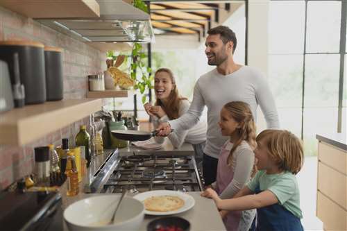 Come tenere a bada le bollette luce e gas a dicembre 2022