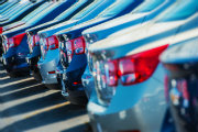 Gli italiani continuano ad acquistare le auto