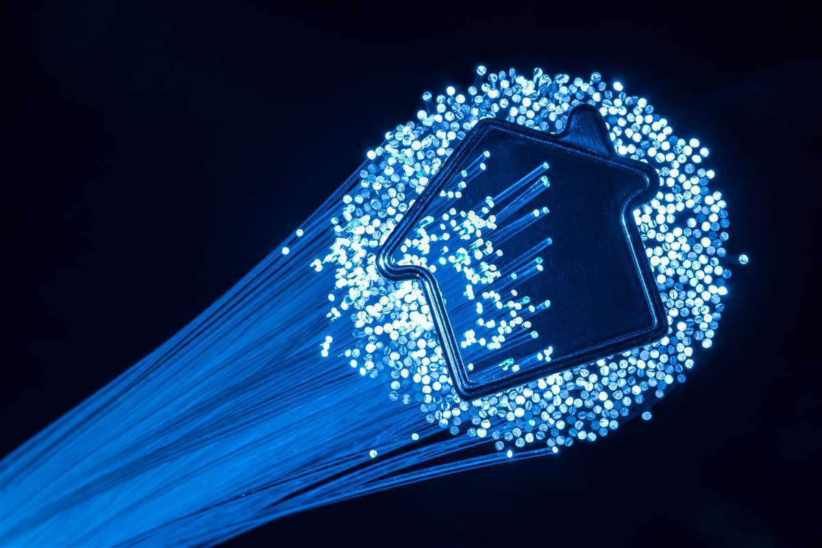 fascio di fibra ottica blu che disegna una casetta