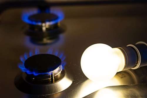 Famiglie: nel 2022 il caro energia peserà per 1.228 euro