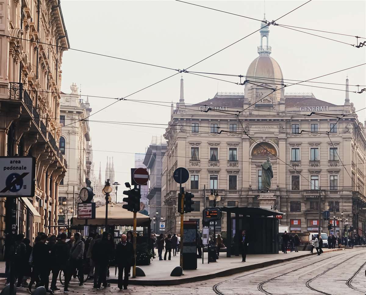 immobiliare di lusso milano vista della città di milano