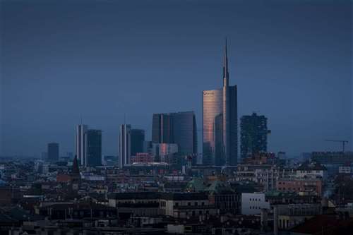 Le luci si spengono: così le città contro il caro bollette