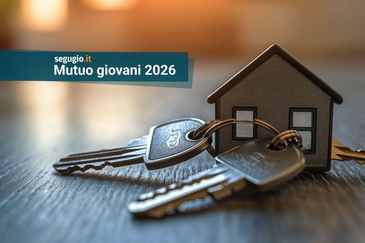 chiavi con un portachiavi a forma di casa