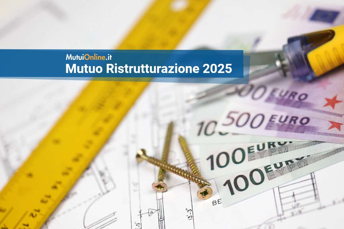 un progetto di ristrutturazione con banconote, viti, cacciavite