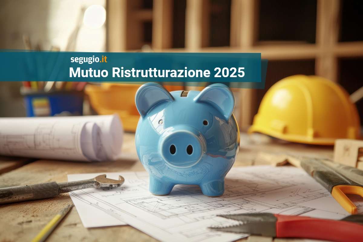 offerte di mutuo ristrutturazione 2025 salvadanaio in mezzo a planimetrie di case e attrezzi di ristrutturazione