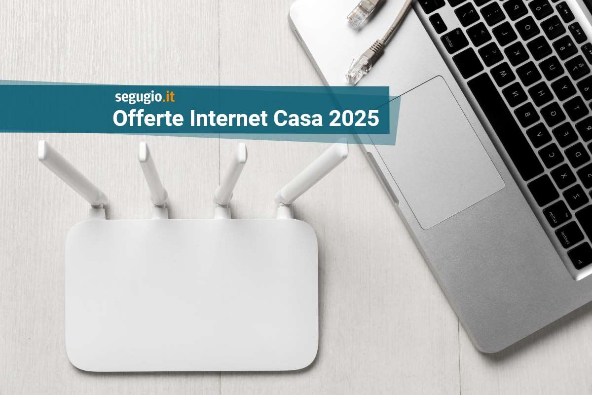 offerte internet casa 2025 modem e pc su un tavolo