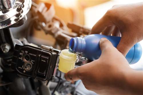 Moto: ogni quanto si deve cambiare l’olio motore?