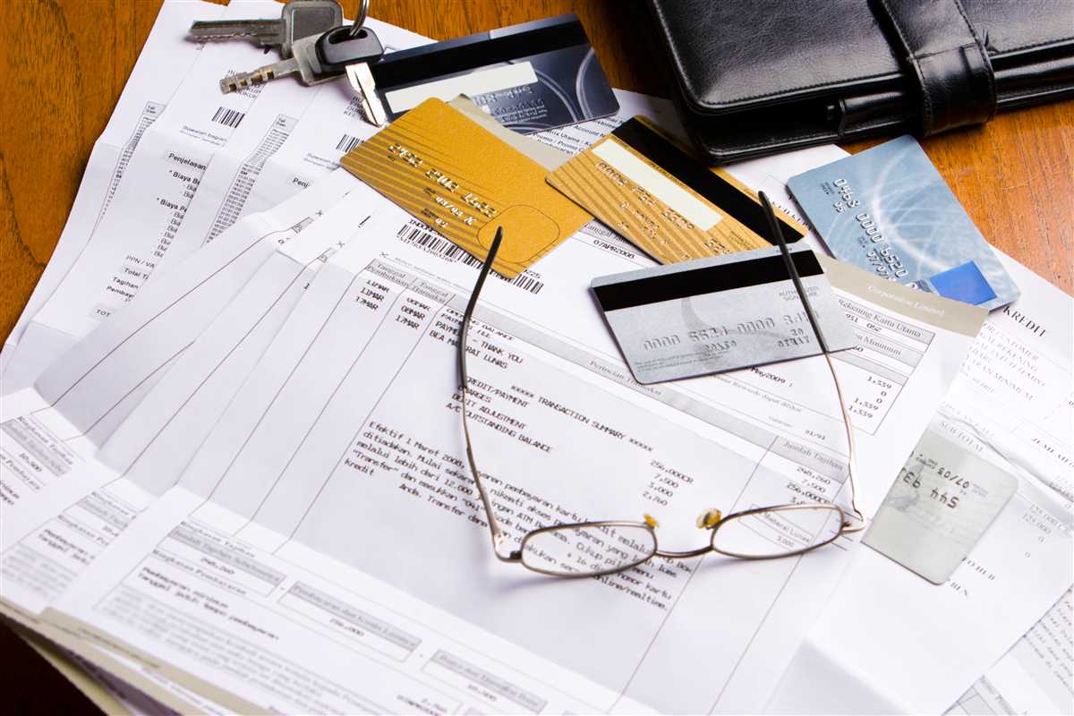 occhiali documenti e carte di credito