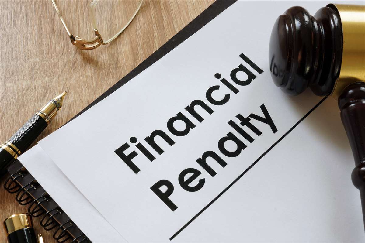 quaderno con scritta financial penalty