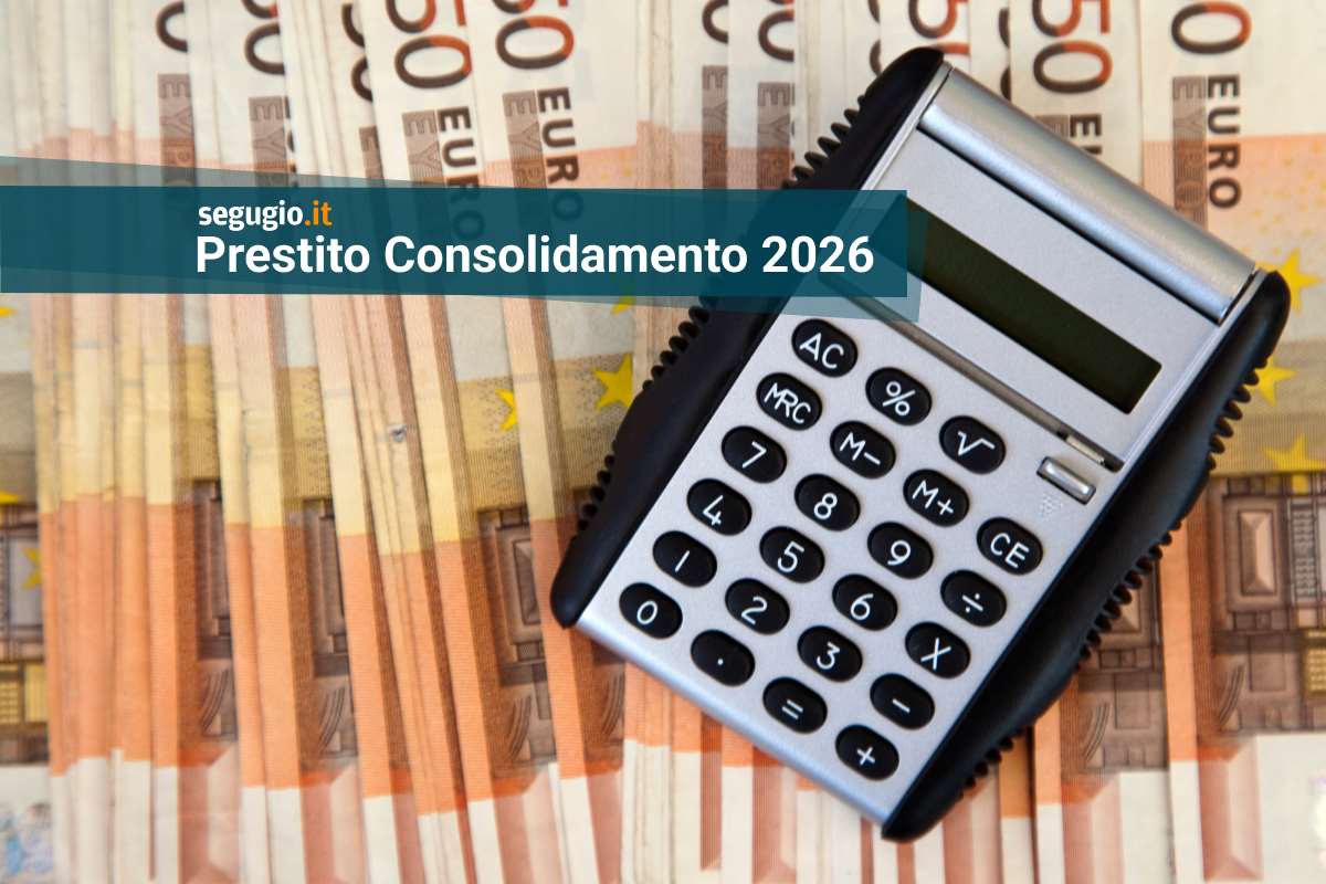 calcolatrice sopra a banconote da 50 euro