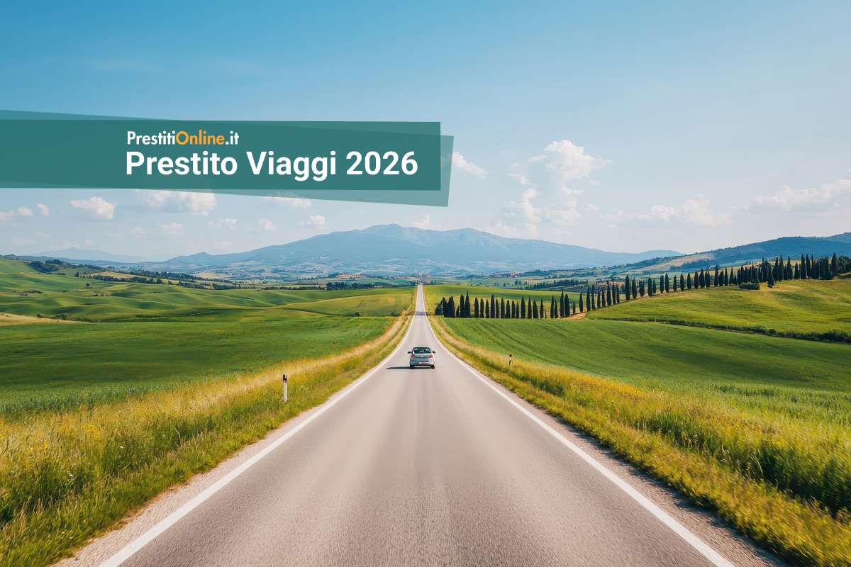 auto su strada che attraverso dei campi