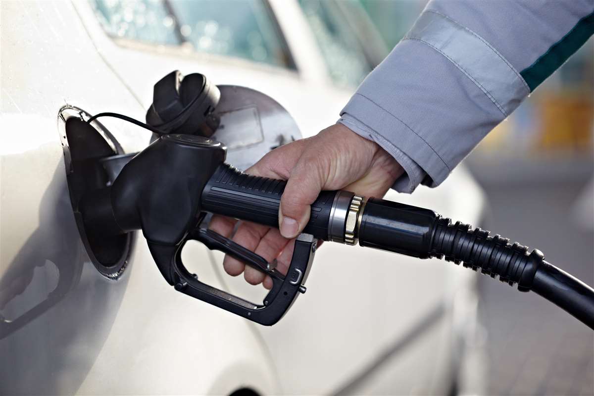 rifornimento carburante auto