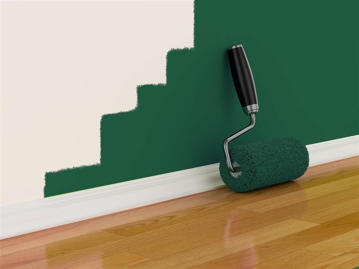 parete verniciata con nuovo colore verde