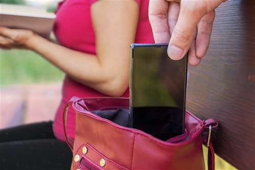 telefono perso o rubato in vacanza: come bloccare sim, esim e numero nel 2026