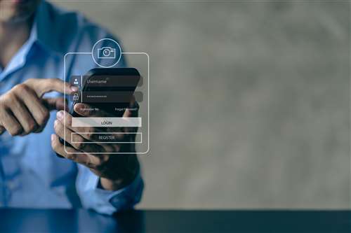 RC Auto in UK: cresce l’acquisto tra i giovani di false polizze sui social