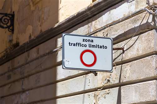 Blocchi del traffico a Milano nel 2025: i nuovi divieti per l’Area B